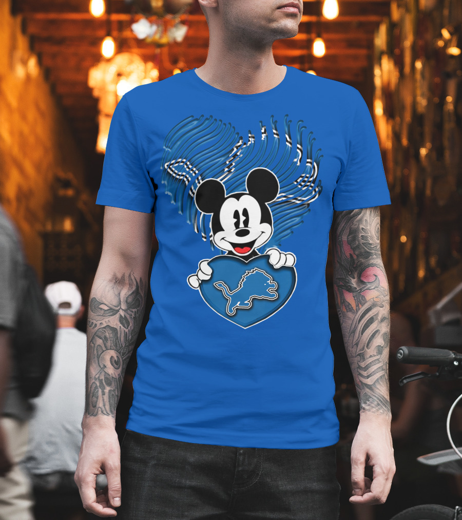 Mick Holding Heart Detroit Lions T-Shirt