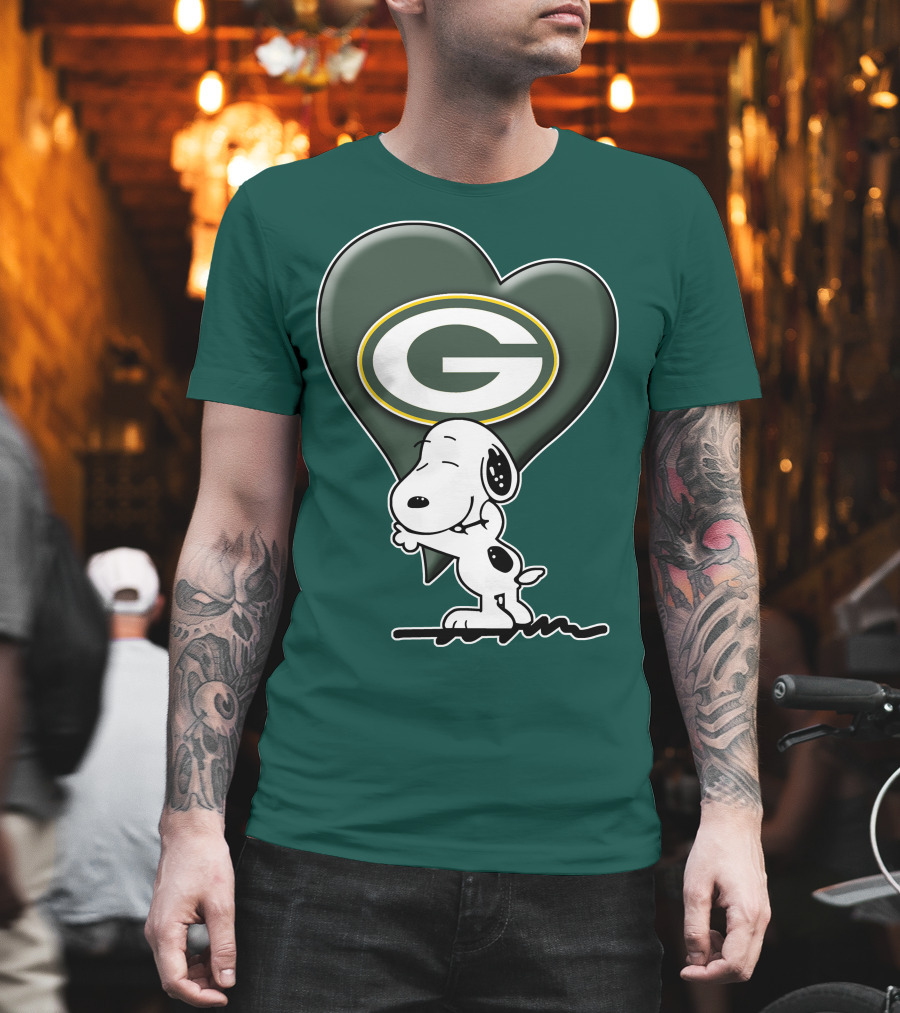 Snoopy Hugging Heart With Green Bay Packers T-Shirt