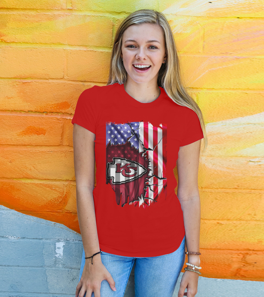 Kansas City Chiefs Logo With American Flag Background T-Shirt