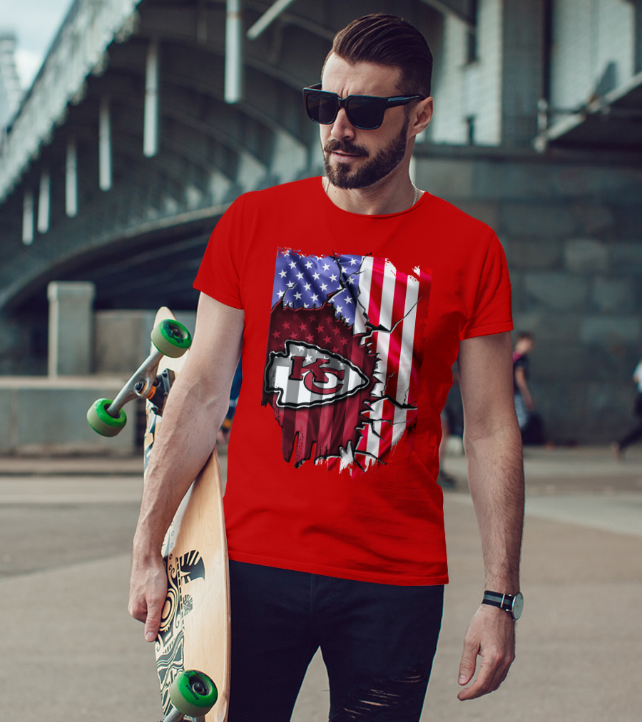Kansas City Chiefs Logo With American Flag Background T-Shirt