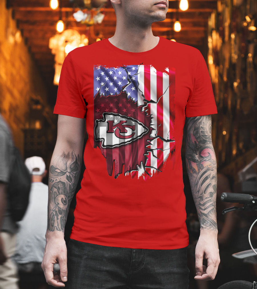 Kansas City Chiefs Logo With American Flag Background T-Shirt