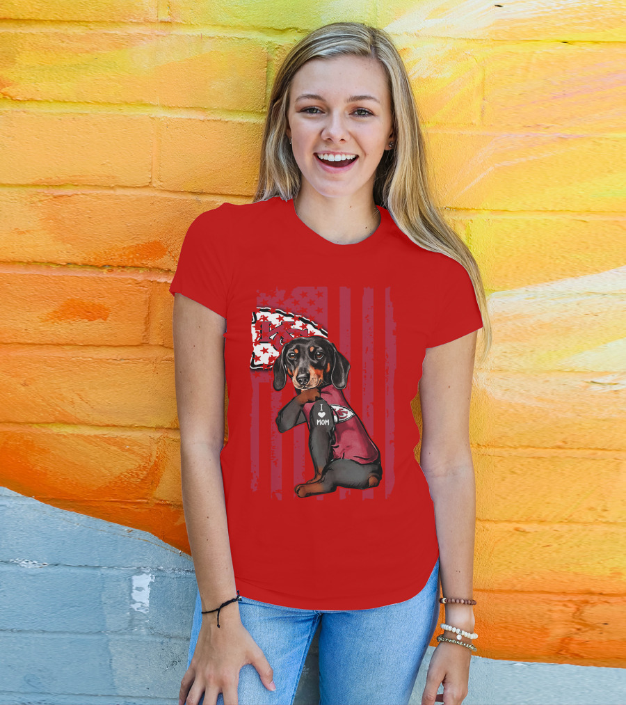 Dachshund I Love Mom Kansas City Chiefs Fan Flag T-Shirt