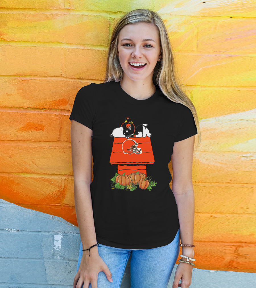 Cleveland Browns Snoopy Pumpkin Halloween Football Doghouse T-Shirt