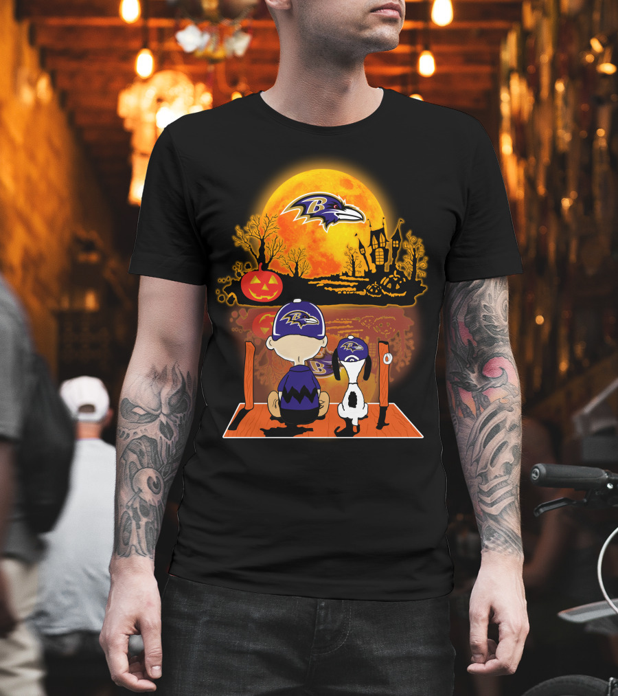 Baltimore Ravens Snoopy and Charlie Brown Halloween Moon Pumpkin Scene T-Shirt