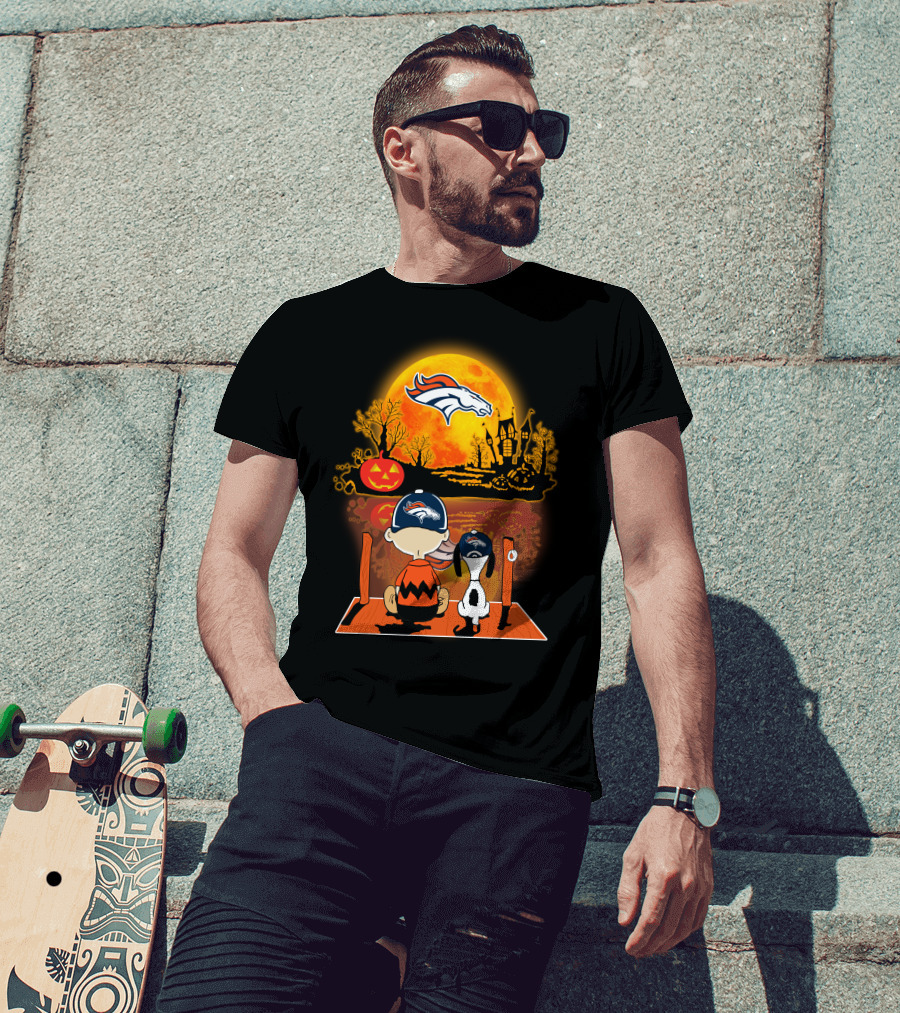 Denver Broncos Snoopy And Charlie Brown Halloween Pumpkin Moon Scene T-Shirt