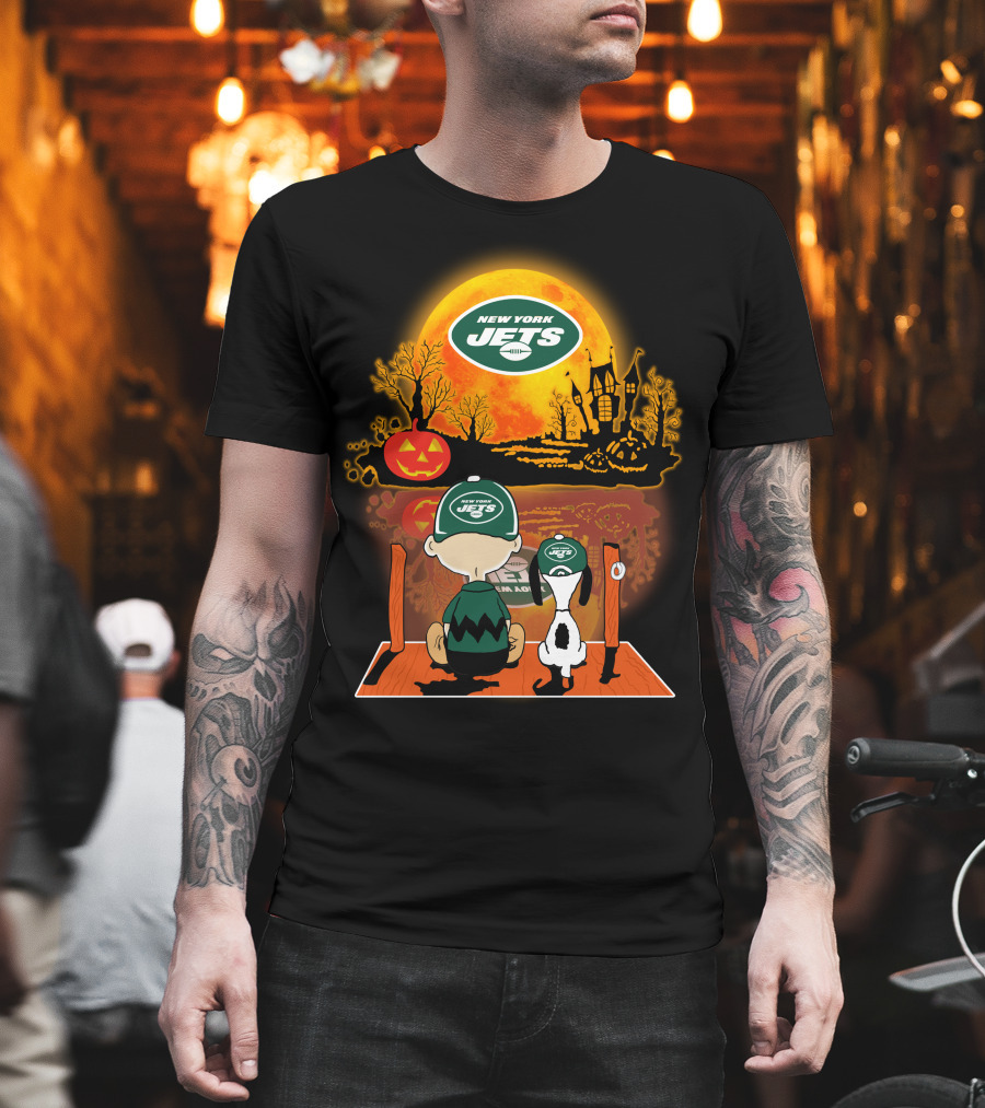 New York Jets Halloween Snoopy and Charlie Brown with Pumpkin T-Shirt