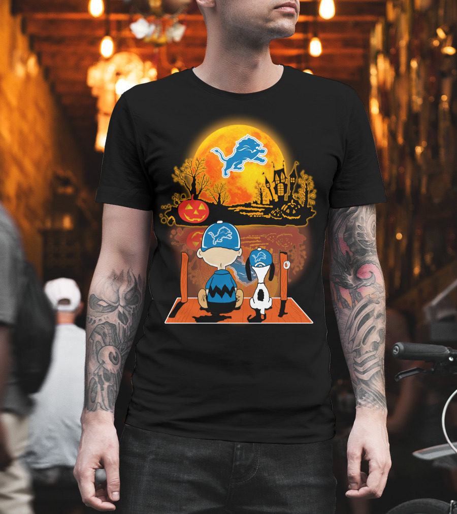 Detroit Lions Snoopy Charlie Brown Halloween Pumpkin Moon Scene T-Shirt