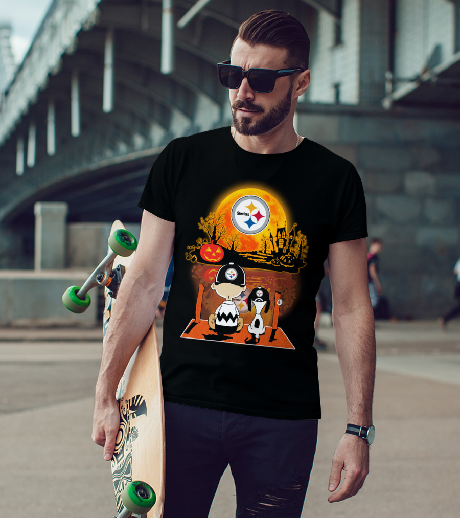 Pittsburgh Steelers Snoopy Charlie Brown Halloween Pumpkin Moon House T-Shirt