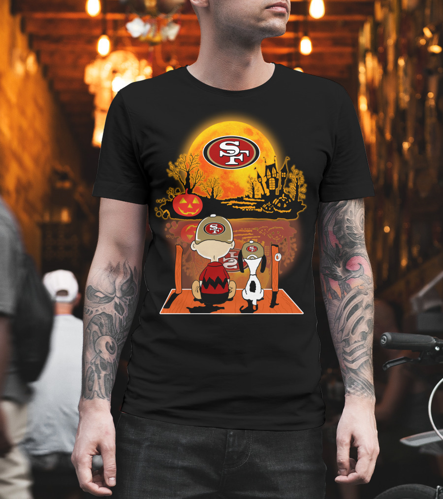 San Francisco 49ers Snoopy Charlie Brown Pumpkin Halloween Moon Scene T-Shirt