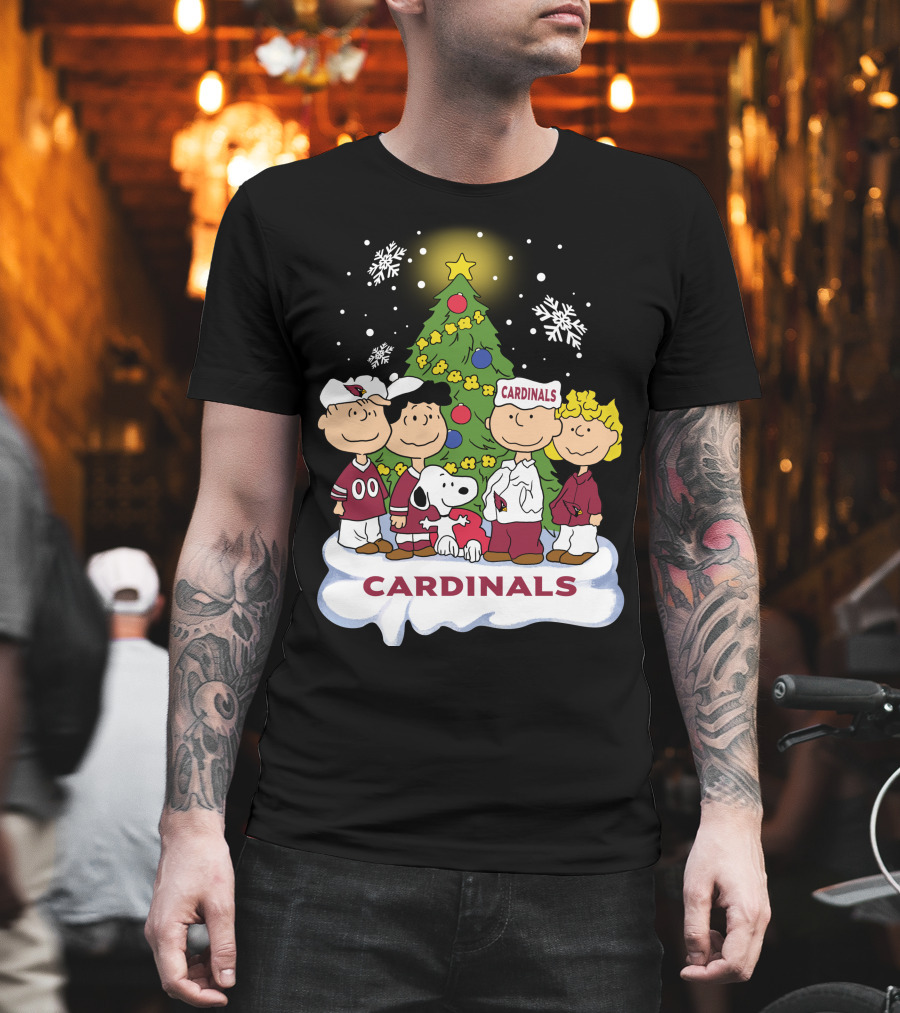 Snoopy Cardinals Christmas Peanuts Gang T-Shirt