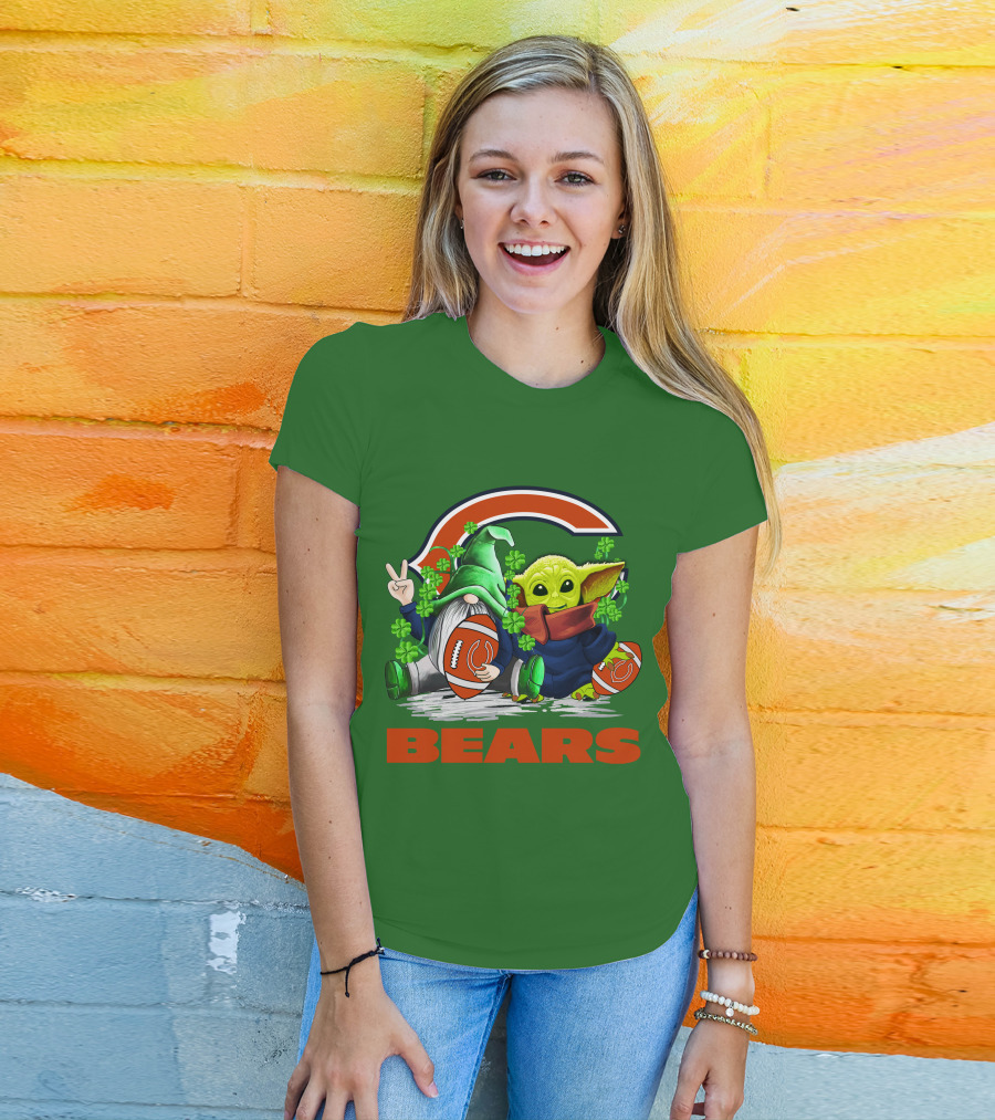 Chicago Bears St. Patrick's Day Football Gnome And Baby Alien T-Shirt