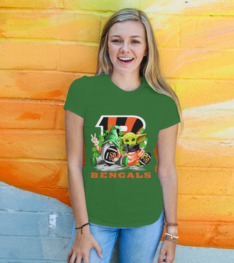 Cincinnati Bengals St. Patrick's Day Gnome And Baby Yoda Football T-Shirt