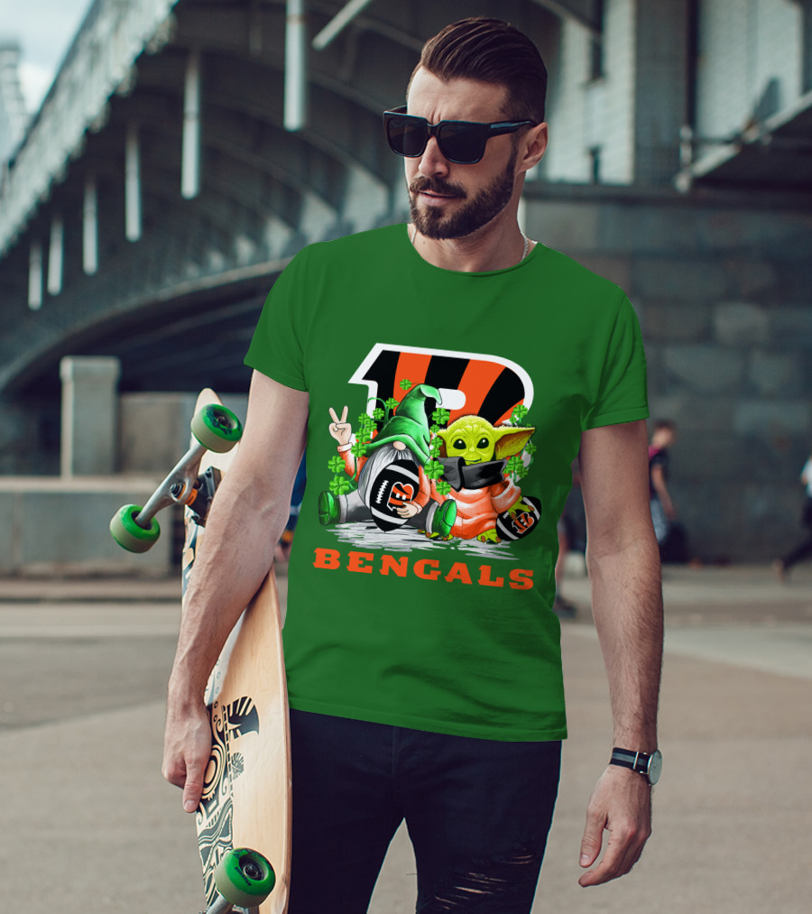 Cincinnati Bengals St. Patrick's Day Gnome And Baby Yoda Football T-Shirt