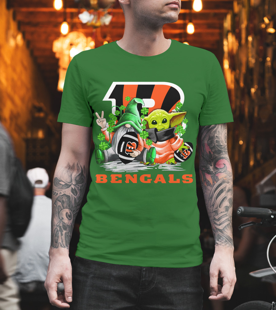 Cincinnati Bengals St. Patrick's Day Gnome And Baby Yoda Football T-Shirt