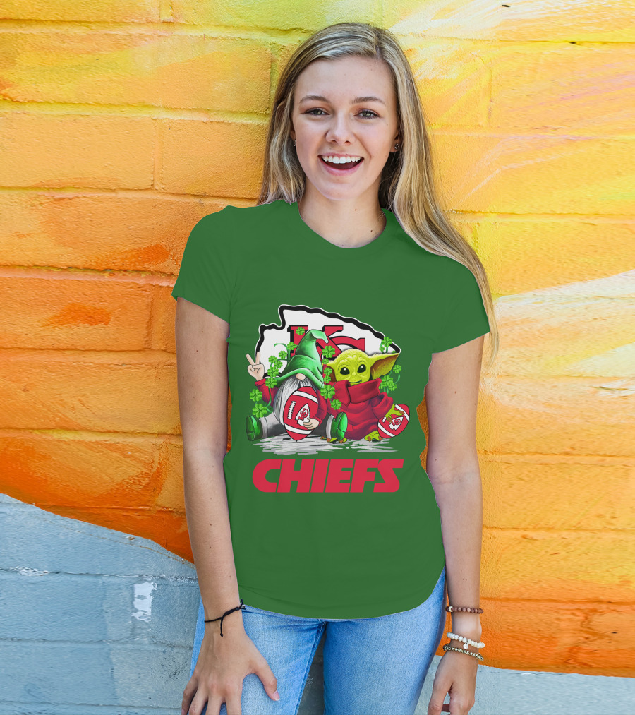 Kansas City Chiefs St. Patrick's Day Football Gnome And Baby Alien T-Shirt