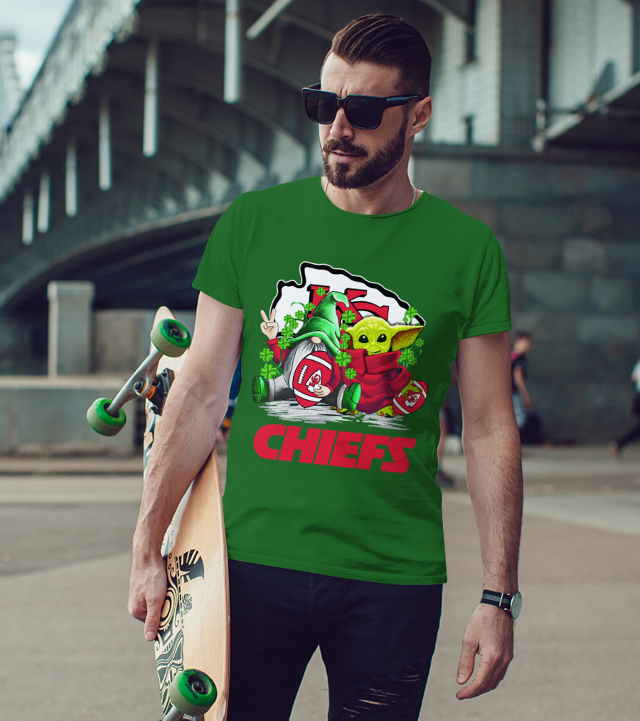 Kansas City Chiefs St. Patrick's Day Football Gnome And Baby Alien T-Shirt