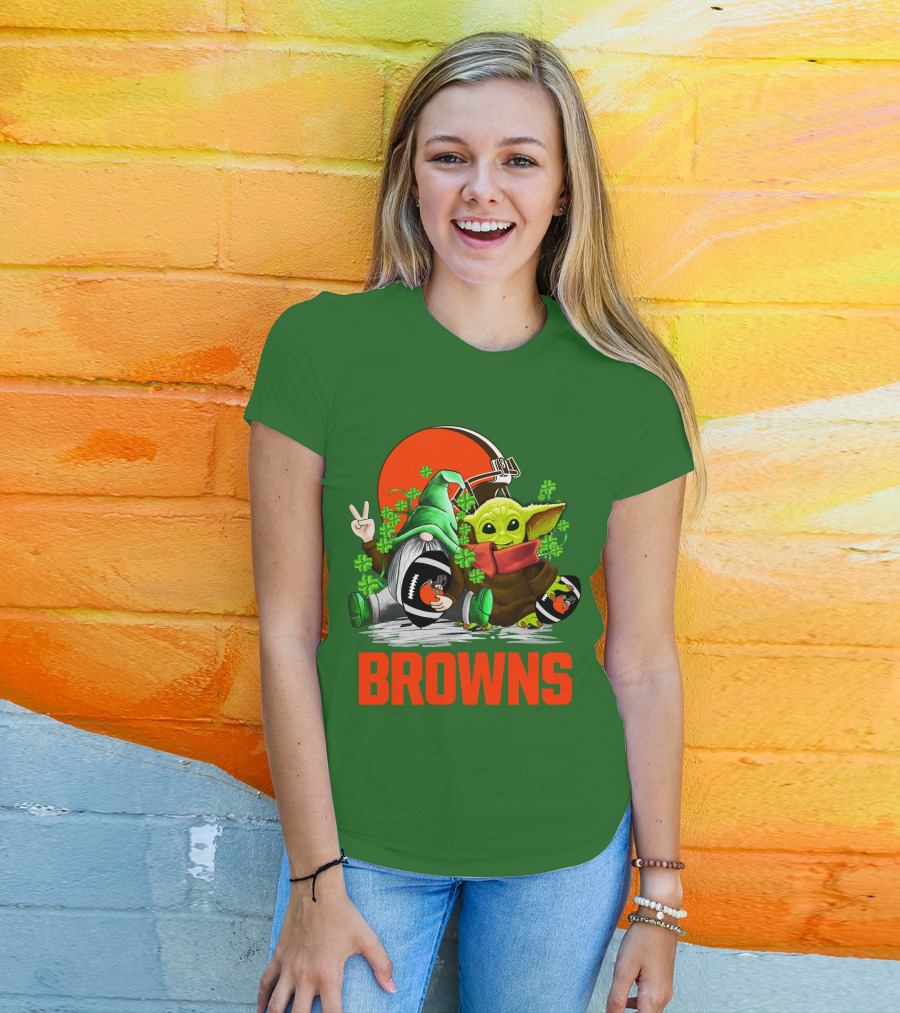 Cleveland Browns Football St. Patrick's Day Gnome And Baby Yoda T-Shirt