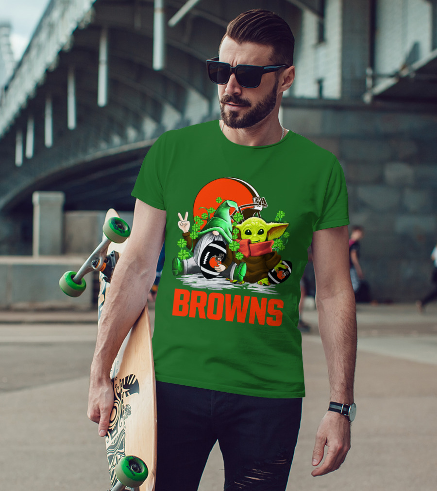 Cleveland Browns Football St. Patrick's Day Gnome And Baby Yoda T-Shirt