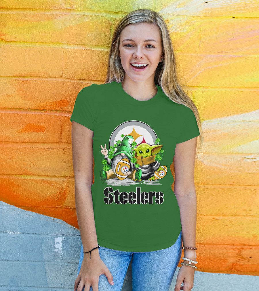 Steelers St. Patrick's Day Football Gnome And Baby Yoda With Shamrocks T-Shirt
