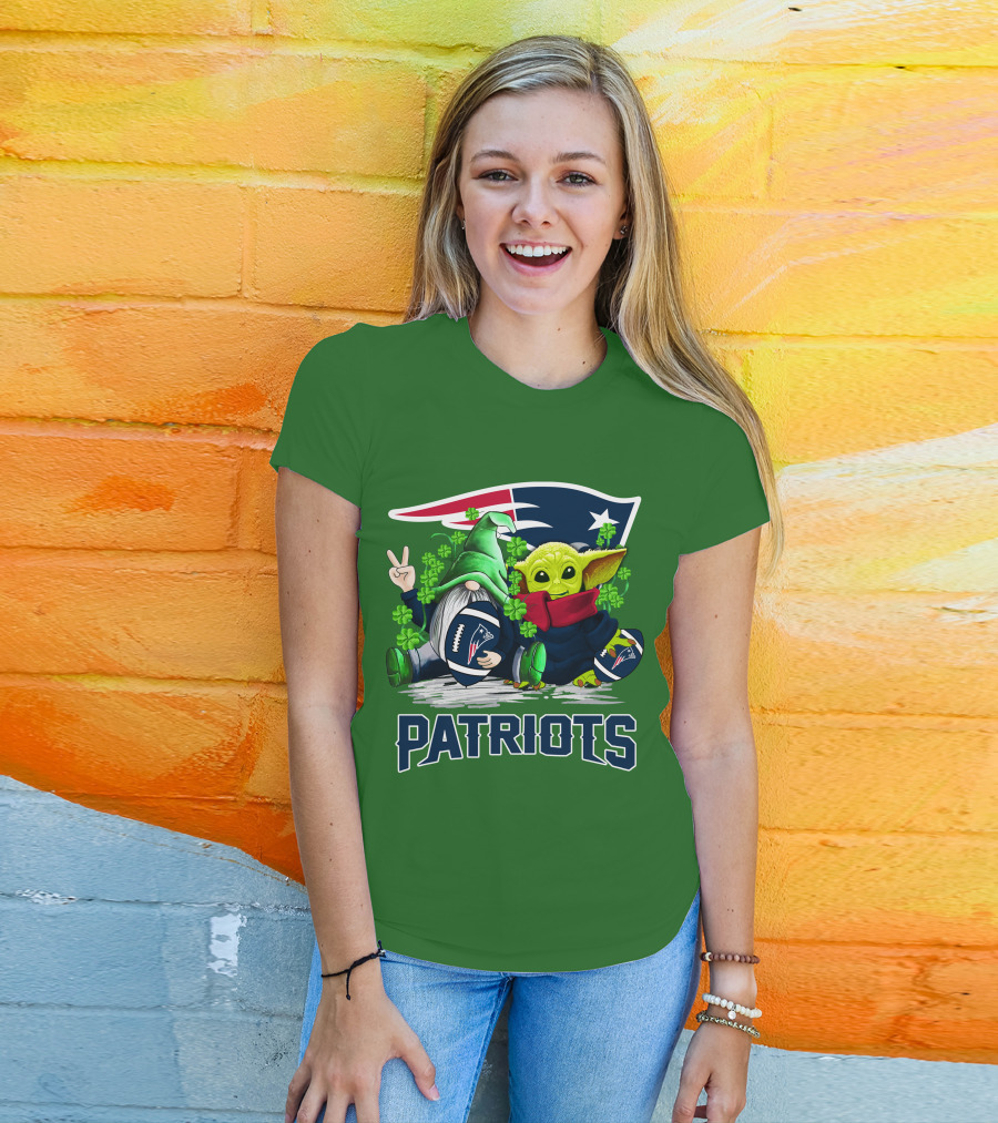 New England Patriots St. Patrick's Day Gnome And Green Alien Football T-Shirt