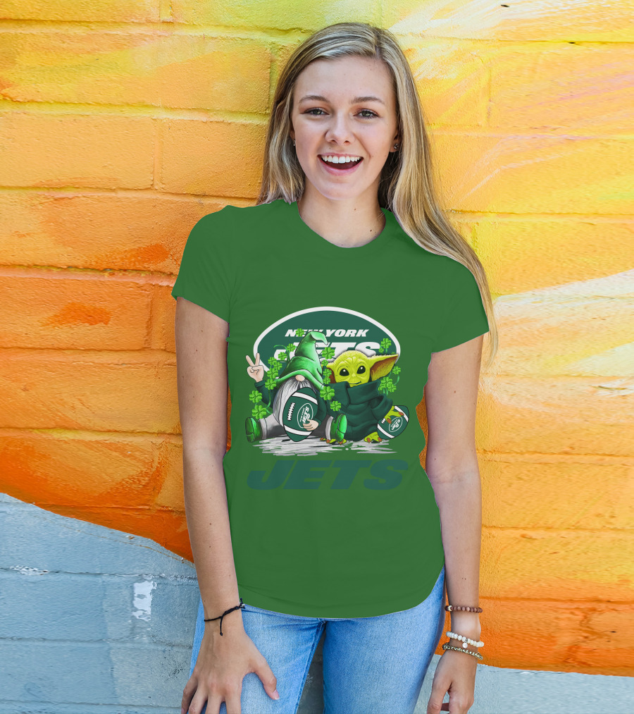 New York Jets Football St. Patrick's Day Baby Yoda And Gnome With Shamrocks T-Shirt