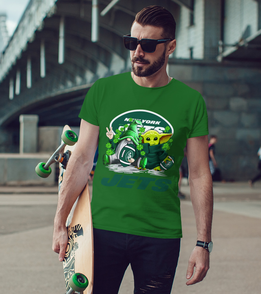 New York Jets Football St. Patrick's Day Baby Yoda And Gnome With Shamrocks T-Shirt