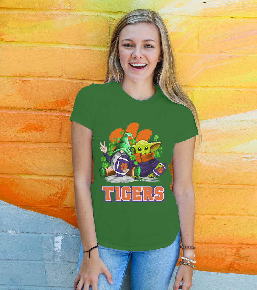 Clemson Tigers St. Patrick’s Day Football Gnome And Baby Yoda T-Shirt