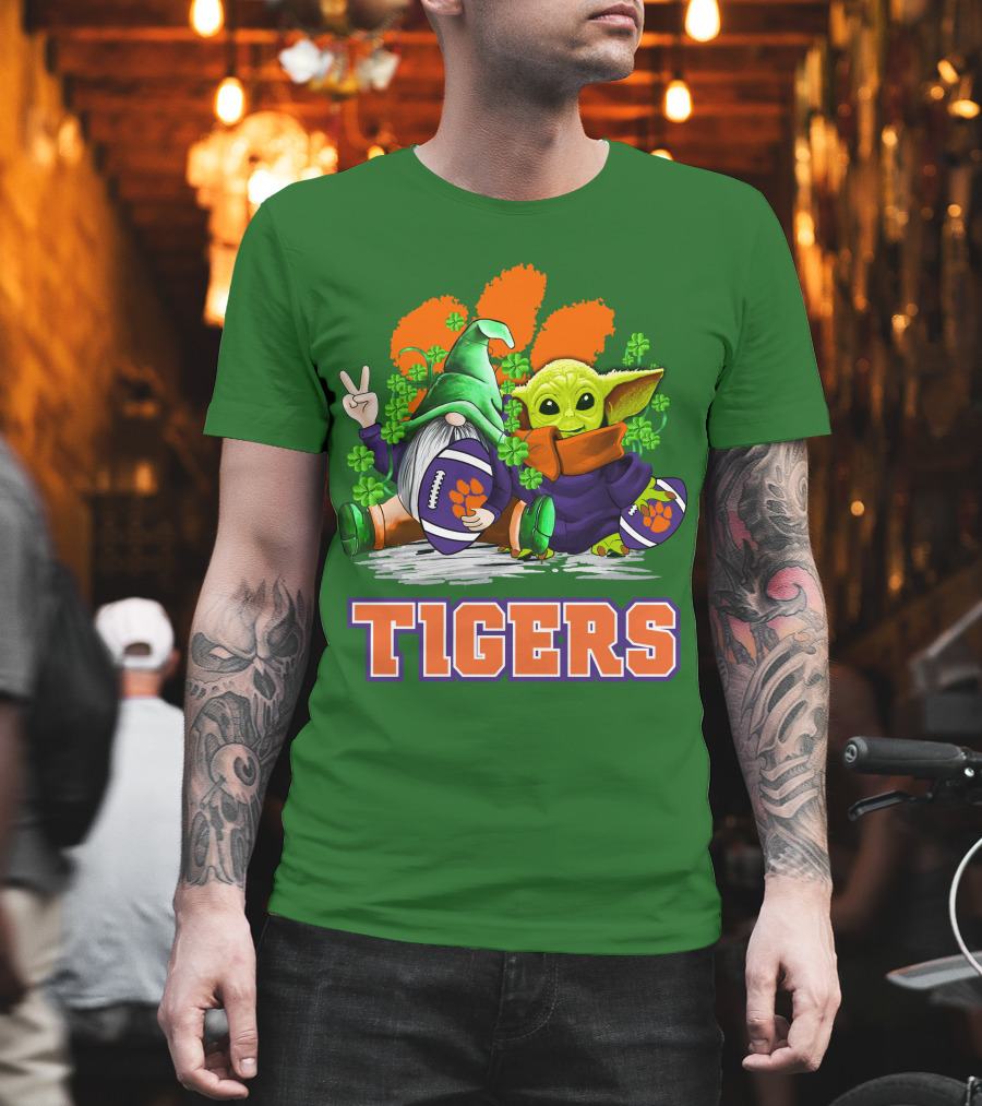 Clemson Tigers St. Patrick’s Day Football Gnome and Baby Yoda T-Shirt