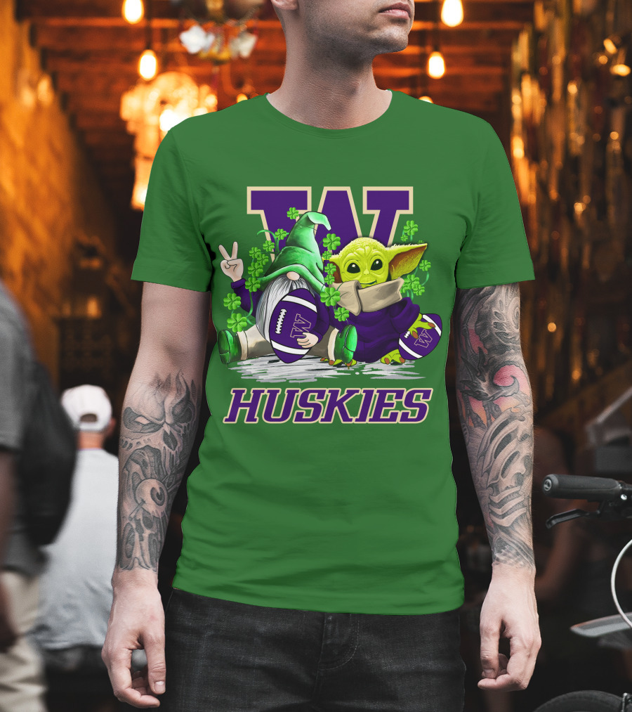 Washington Huskies Football St. Patrick’s Day Gnome and Baby Yoda with Shamrocks T-Shirt