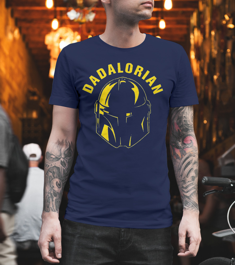 Dadalorian Star Wars Mandalorian Helmet Design for Dads T-Shirt