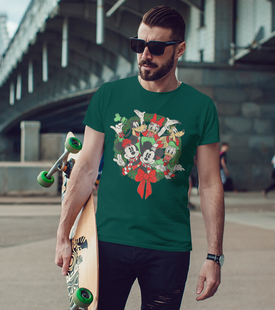 Disney Holiday Wreath Mickey Minnie Goofy Pluto Donald Christmas T-Shirt