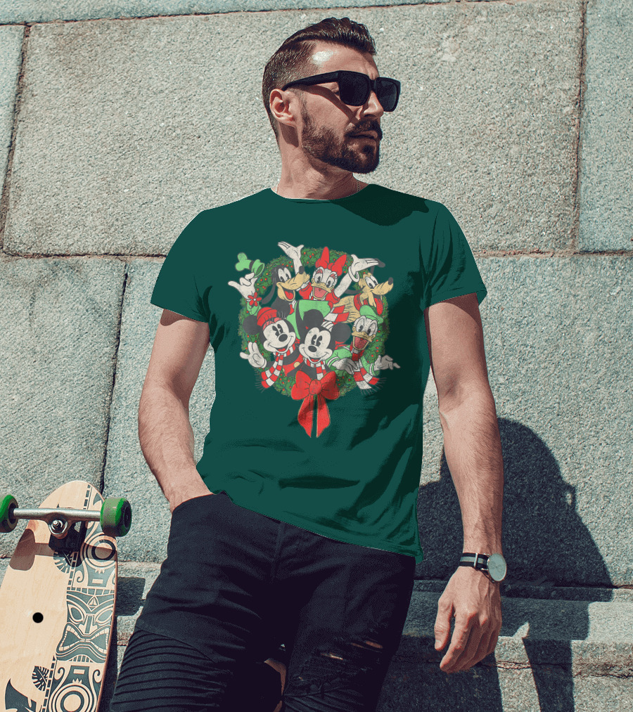 Disney Holiday Wreath Mickey Minnie Goofy Pluto Donald Christmas T-Shirt
