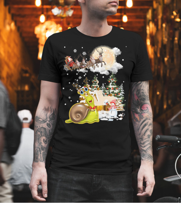 Snail Comes to Town Christmas Santa and Reindeer Ride T-Shirt Snail Comes to Town Christmas Santa and Reindeer Ride T-Shirt