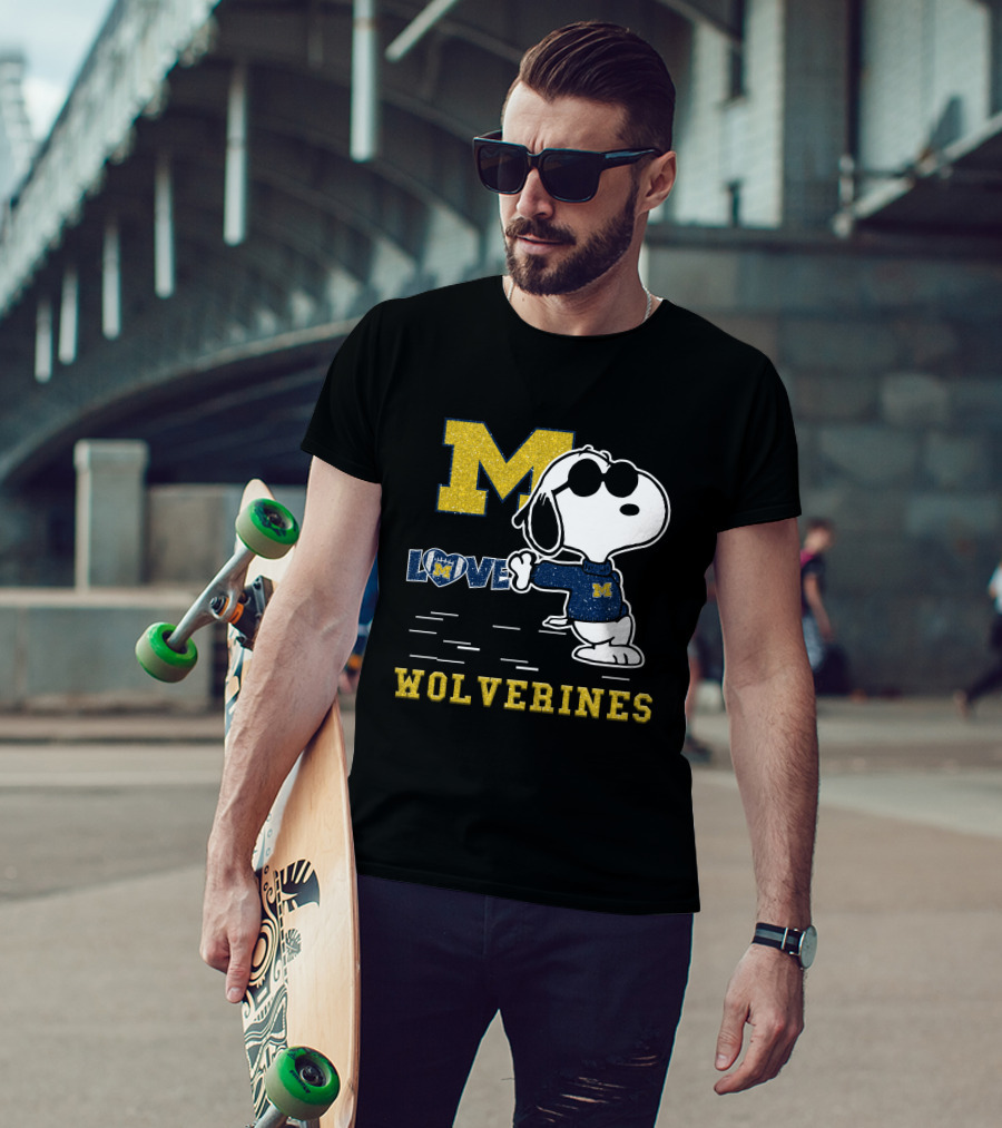 M Snoopy Love Wolverines T-Shirt