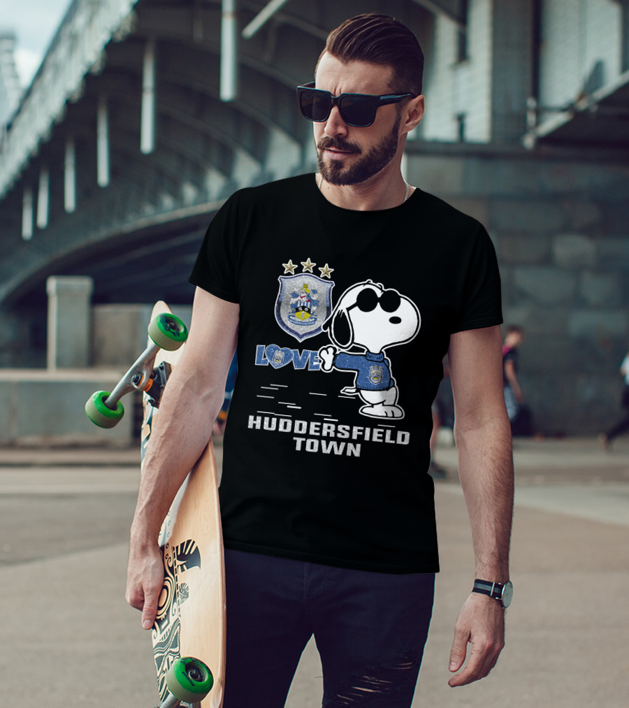 Snoopy Love Huddersfield Town Crest With Stars T-Shirt