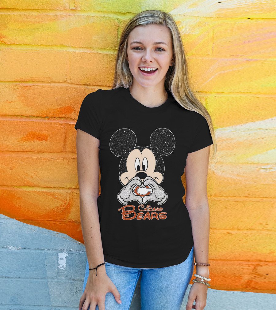 Mickey Mouse Heart Hands Chicago Bears T-Shirt
