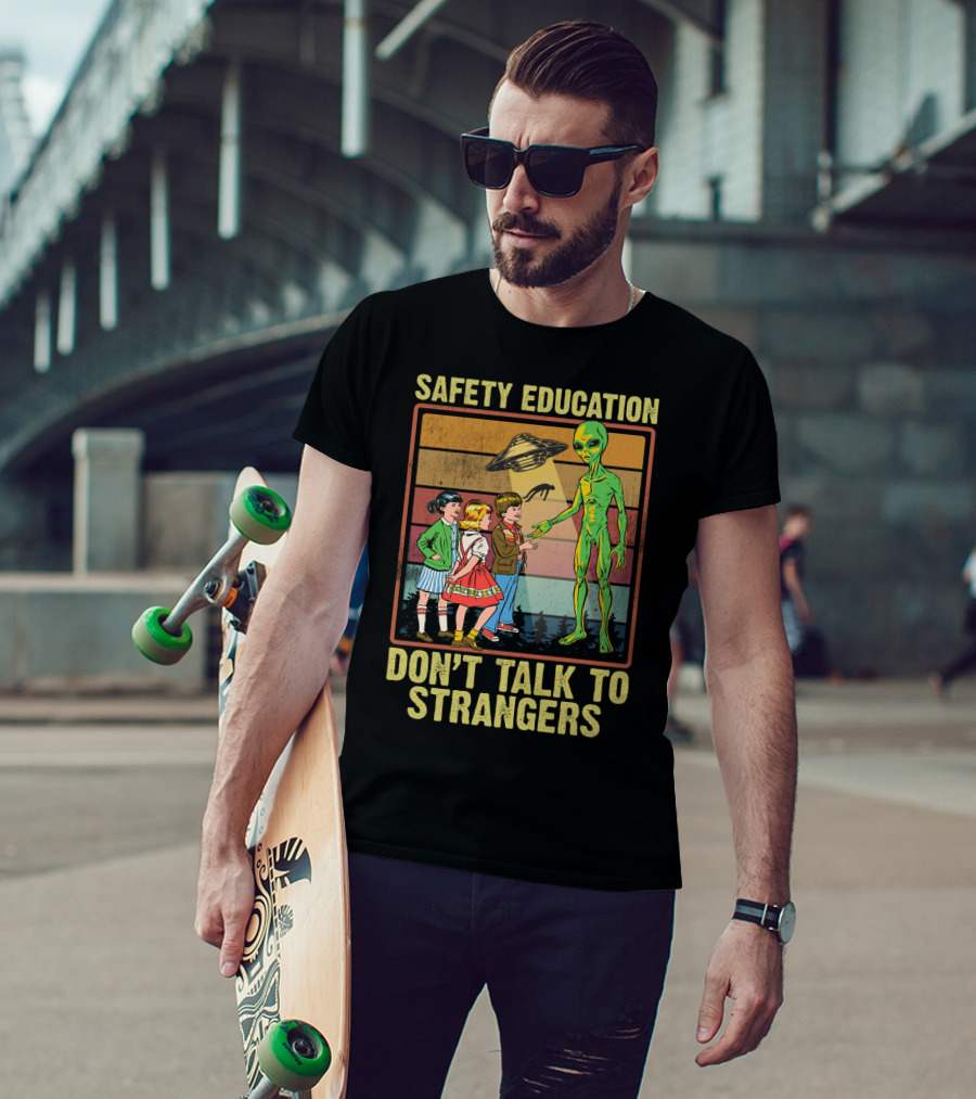 Safety Education Alien Encounter With Kids Don't Talk To Strangers Retro T-Shirt