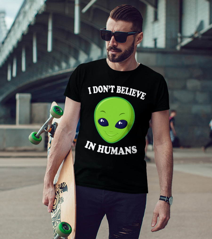 I Don’t Believe In Humans Funny Alien Green Face Sarcasm T-Shirt