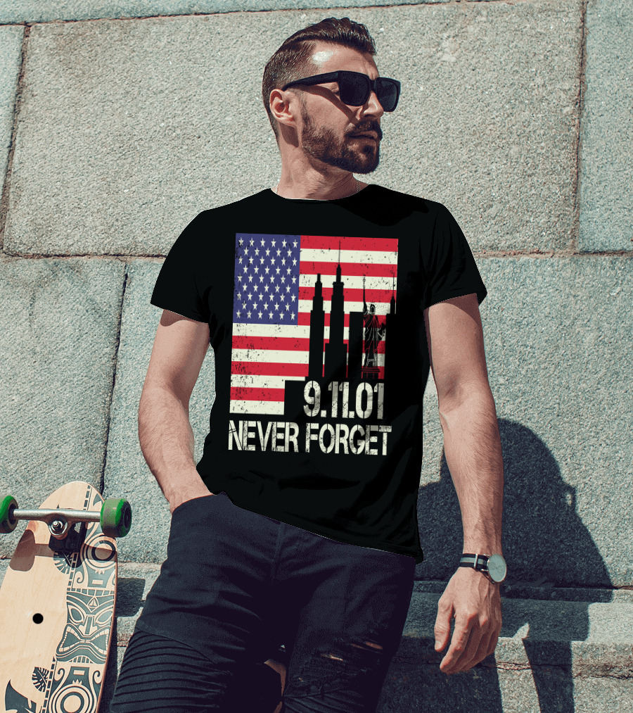 Vintage American Flag 9.11.01 Never Forget Statue Of Liberty And Twin Towers T-Shirt