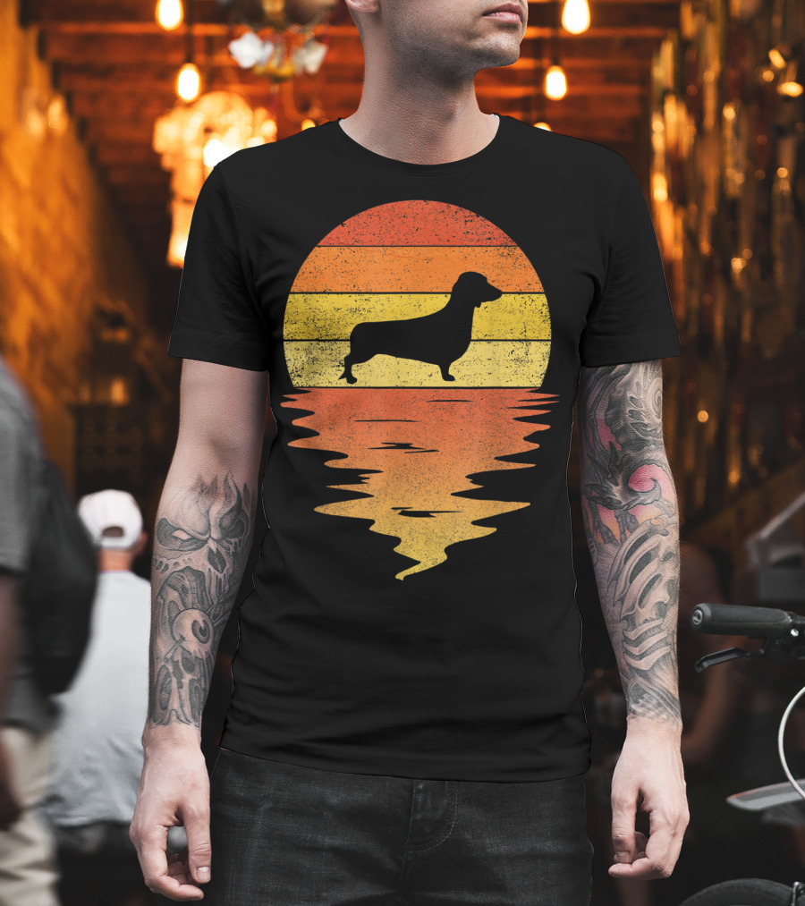 Dachshund Silhouette 70s Vintage Sunset T-Shirt