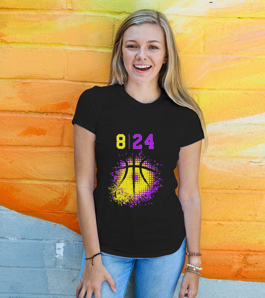 8 24 Basketball August Birthday T-Shirt
