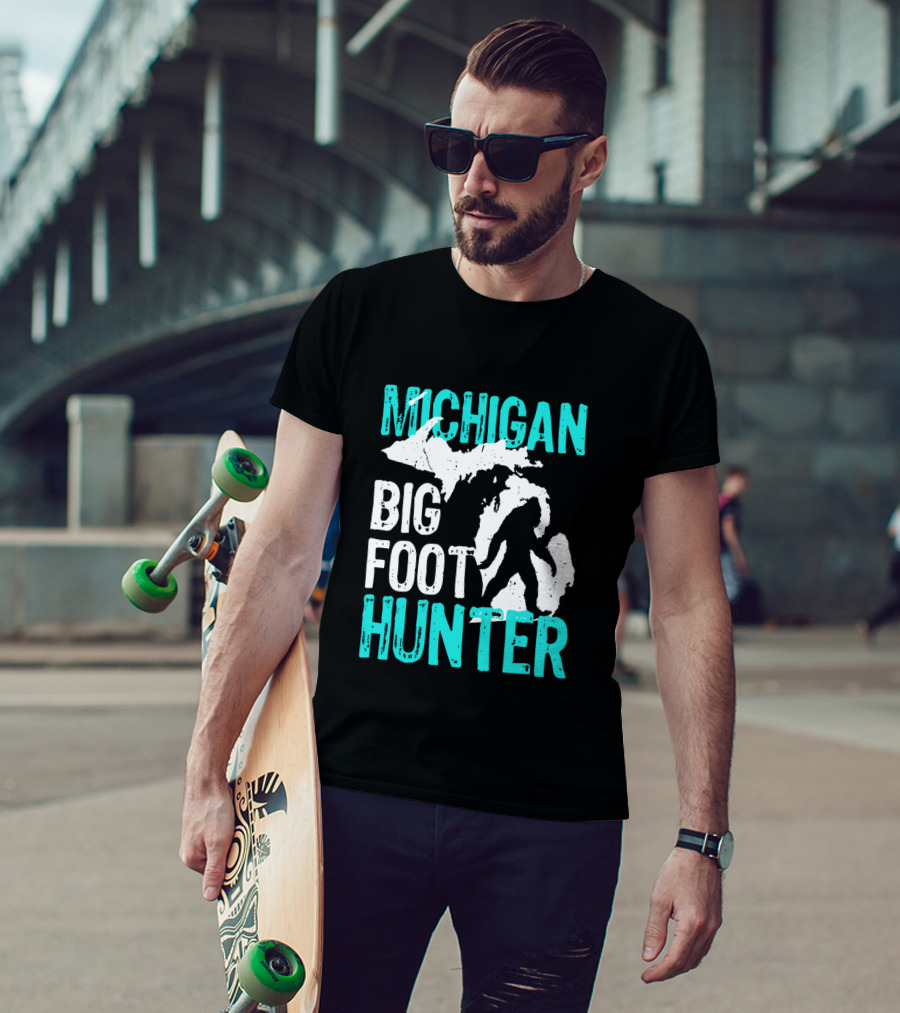 Michigan Bigfoot Hunter Bigfoot Silhouette On Michigan Map T-Shirt