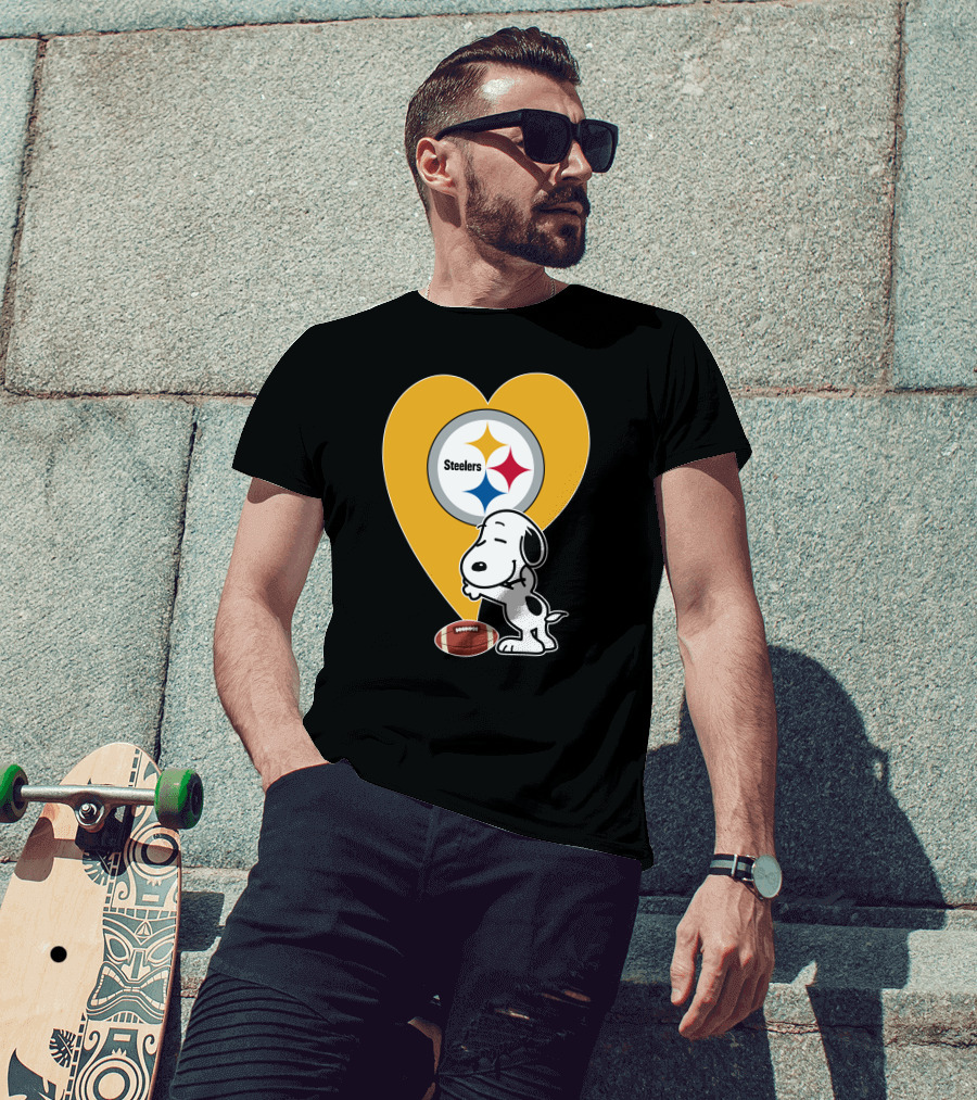 Pittsburgh Steelers Snoopy Hug Heart Football T-Shirt