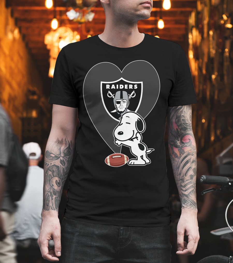 Las Vegas Raiders Snoopy Football Heart Hug T-Shirt