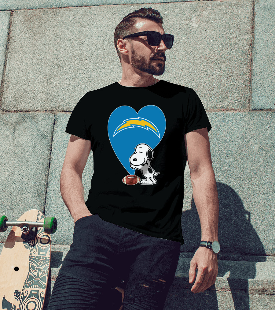 Los Angeles Chargers Snoopy Football Heart Hug T-Shirt