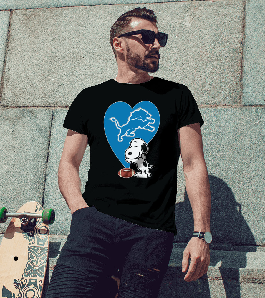Detroit Lions Snoopy Heart Balloon Football Hug T-Shirt