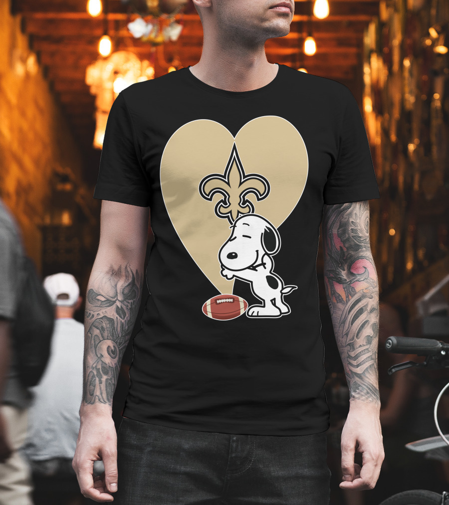 New Orleans Saints Snoopy Hug Heart Fleur-de-Lis Football T-Shirt