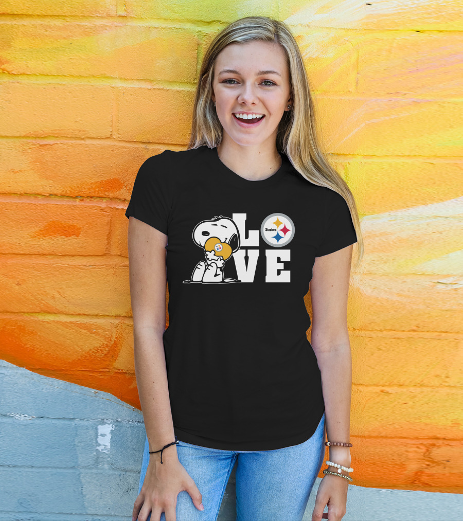 Snoopy Hugging Yellow Heart Steelers Love T-Shirt
