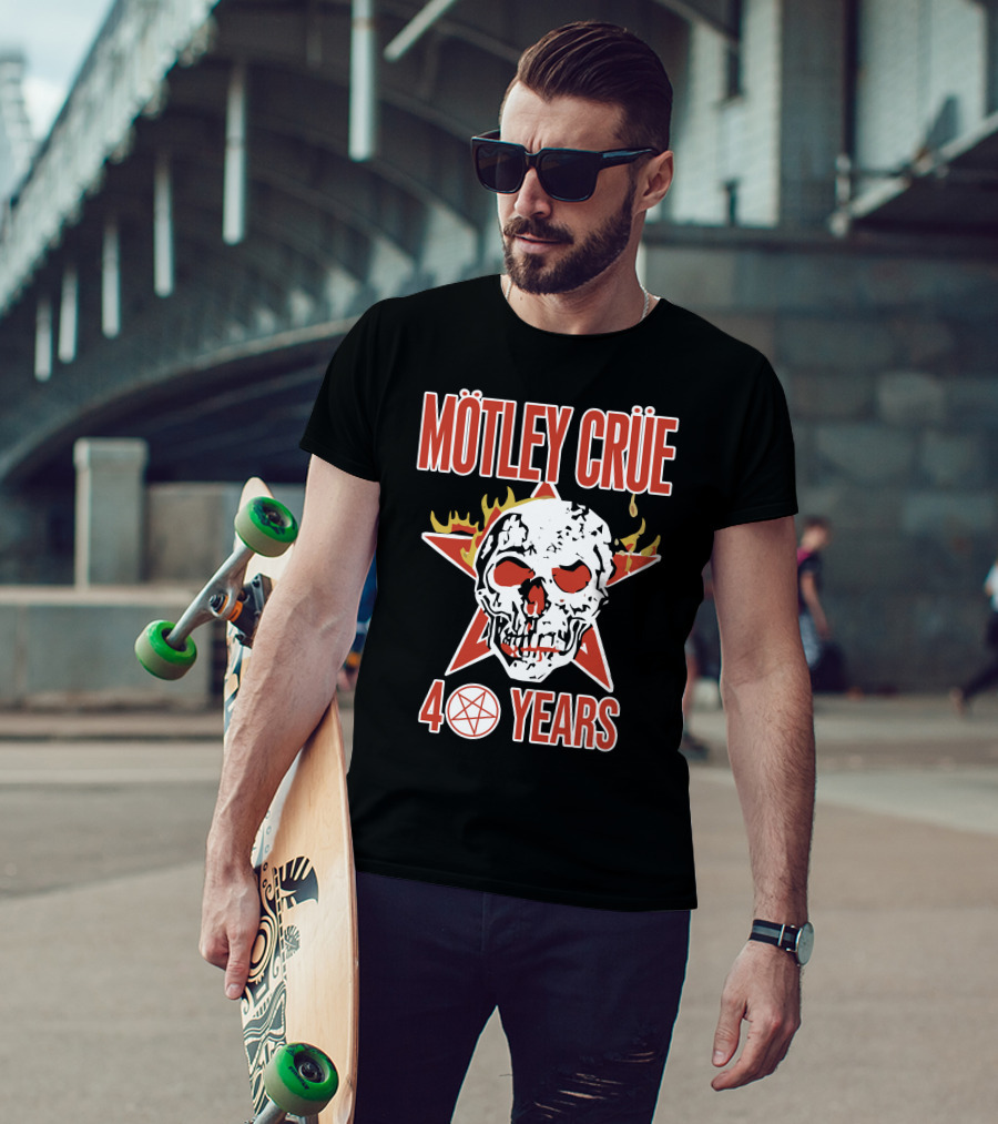 Mötley Crüe 40 Years Skull Flames Star Pentagram T-Shirt