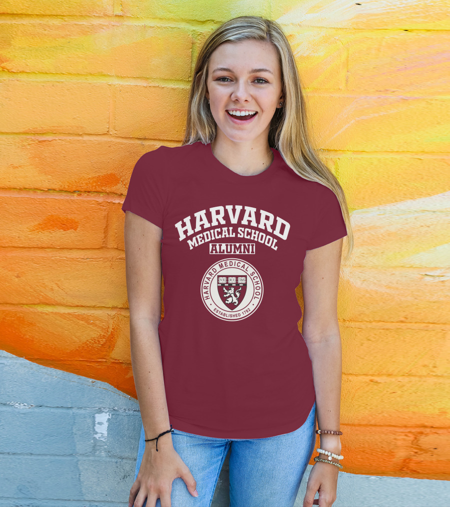 HARVARD MEDICAL SCHOOL ALUMNI ESTABLISHED 1782 VERITAS T-Shirt